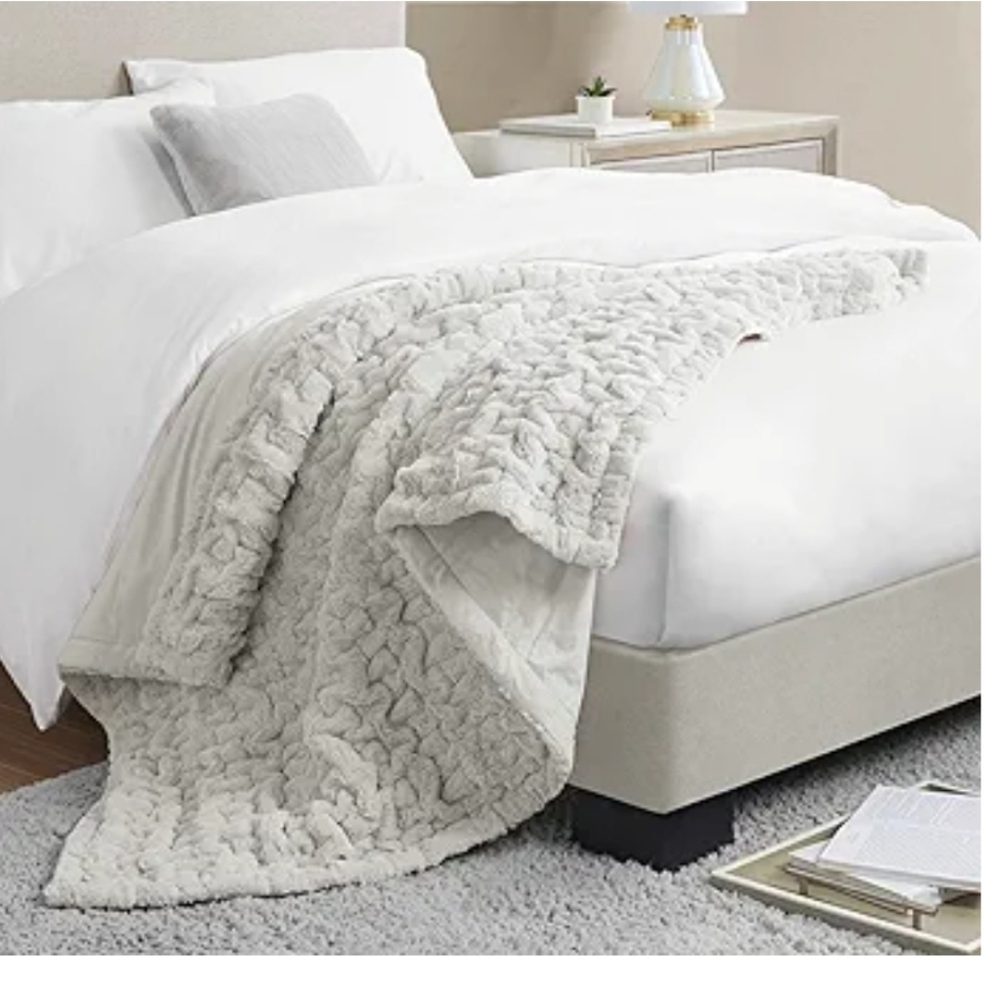 Luxurious Light Grey Textured Blanket NEW - Picture 2 of 13